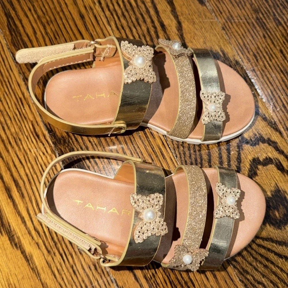 Tahari Gold Kids Sandals with Pearl Accents 7C